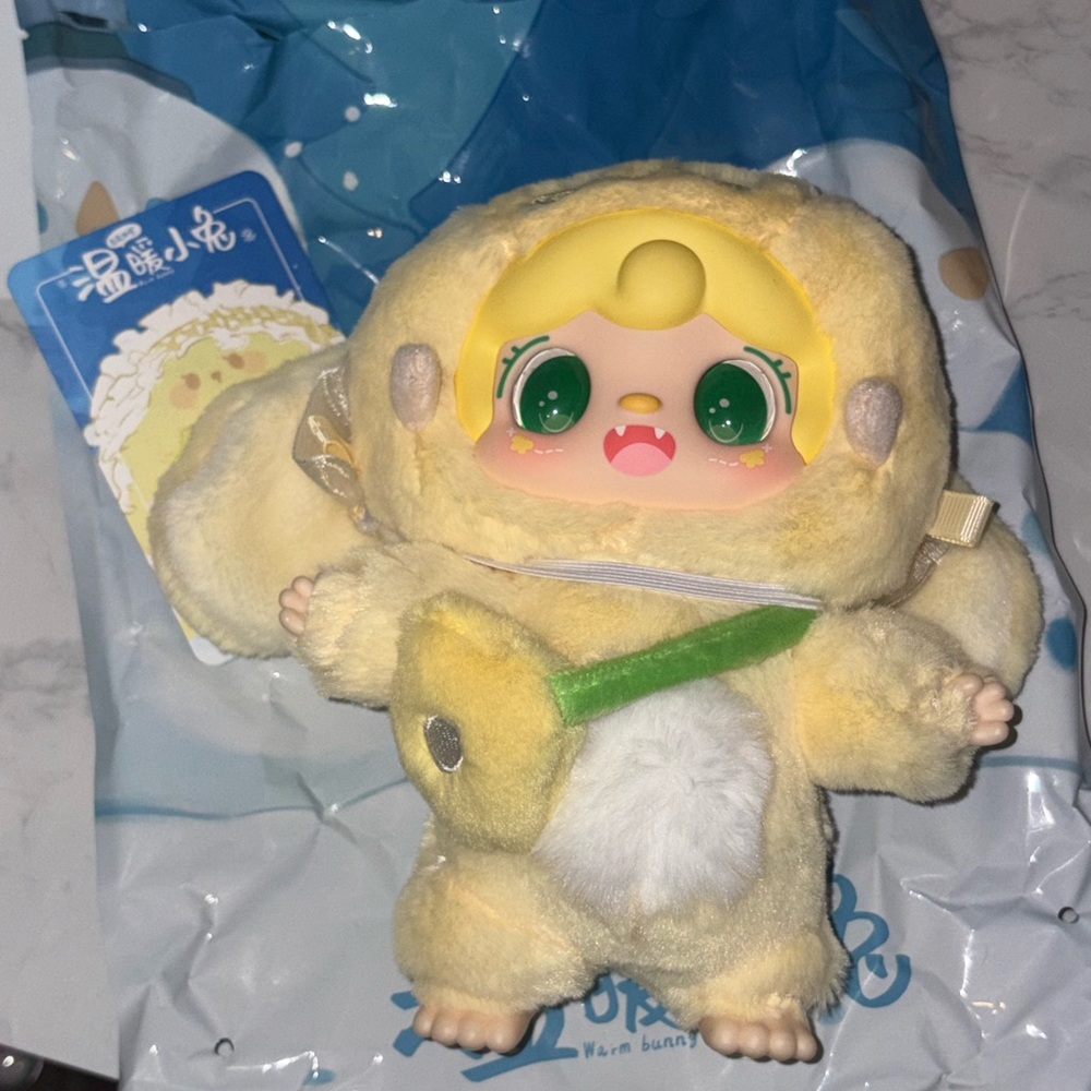 Yooki Warm Winter Bunnies CONFIRMED Warm Sun Bunny Pendant - Picture 3 of 7